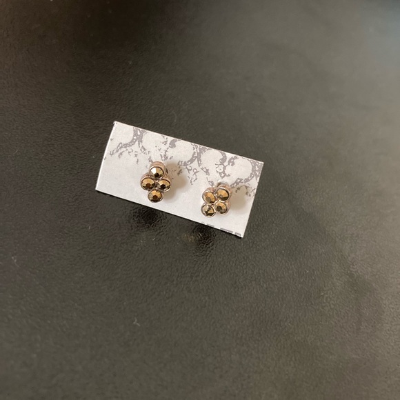 Gold Tone Stylish Stud Earrings in Silver Plated Metal - Picture 2 of 3